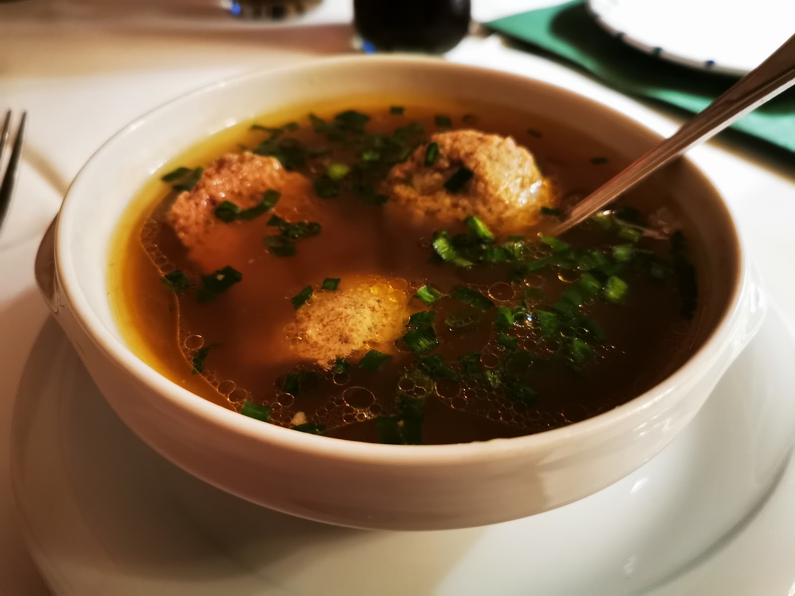Stammtisch mit Regulars in gemütlicher Runde